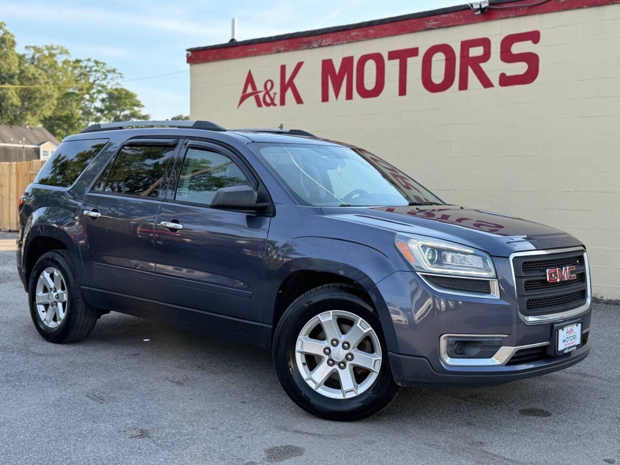 Used 2014 GMC Acadia SLE FWD image 1