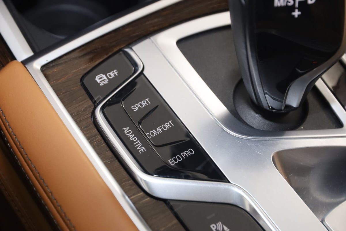 Used 2020 BMW 750i xDrive AWD/4WD image 32