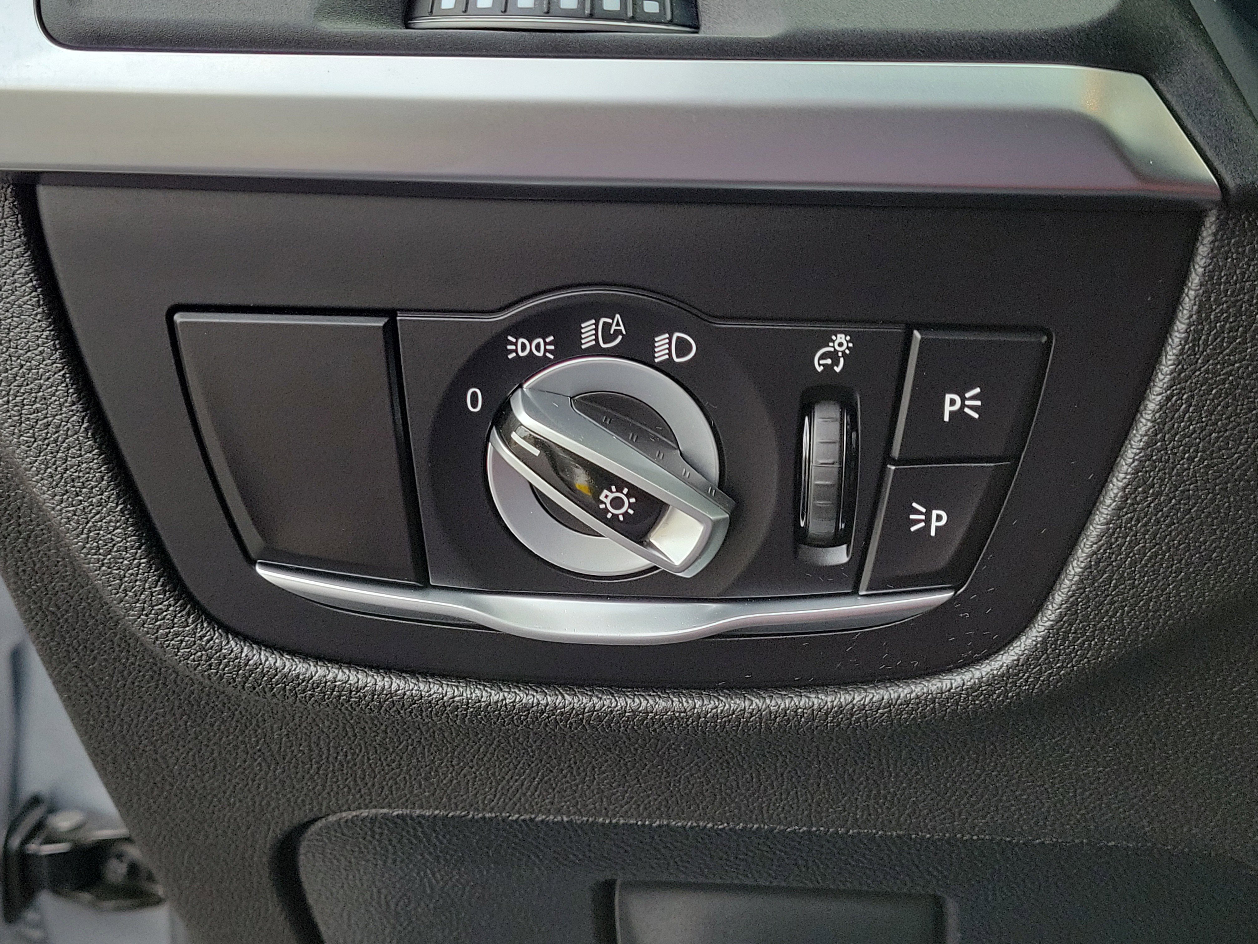 Used 2024 BMW X3 sDrive30i w/ Premium Package image 32