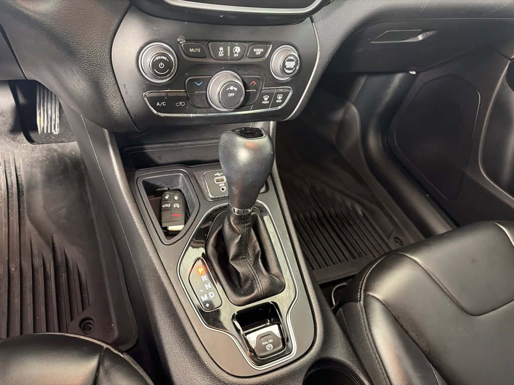 Used 2020 Jeep Cherokee Latitude Plus FWD image 18