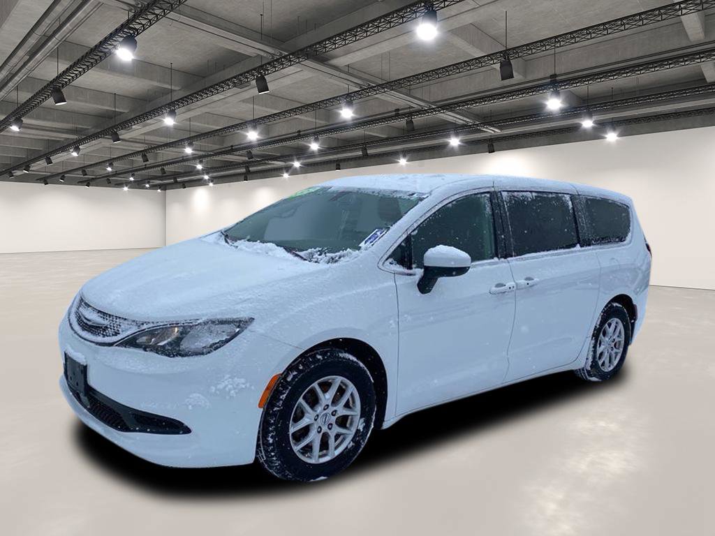 Used 2022 Chrysler Voyager LX image 2