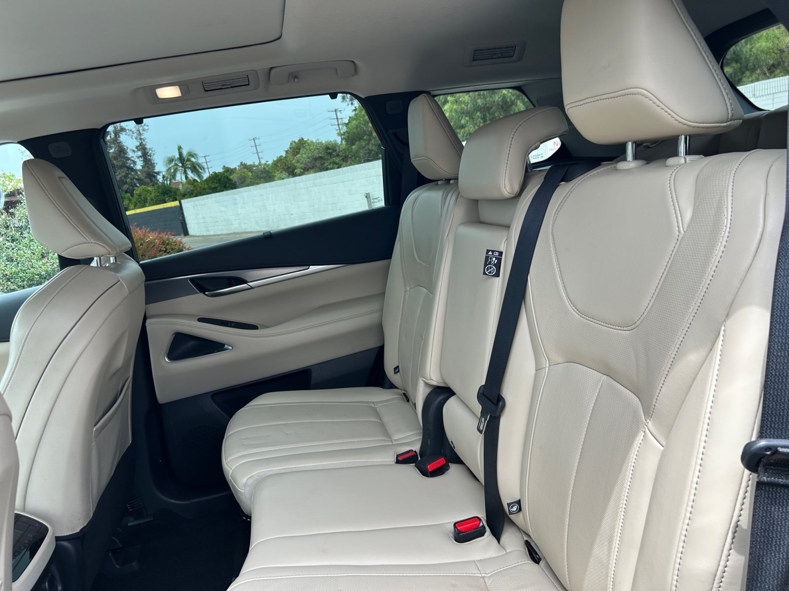 Used 2023 INFINITI QX60 Luxe w/ Vision Package FWD image 21