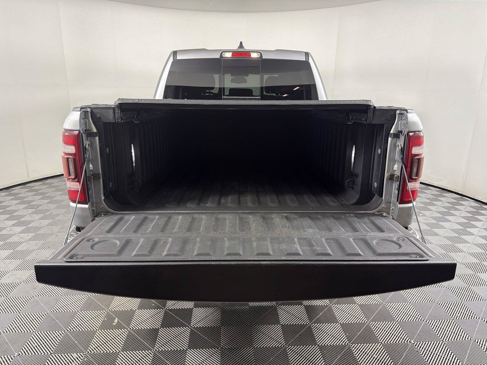 Used 2019 RAM 1500 Limited AWD/4WD image 17