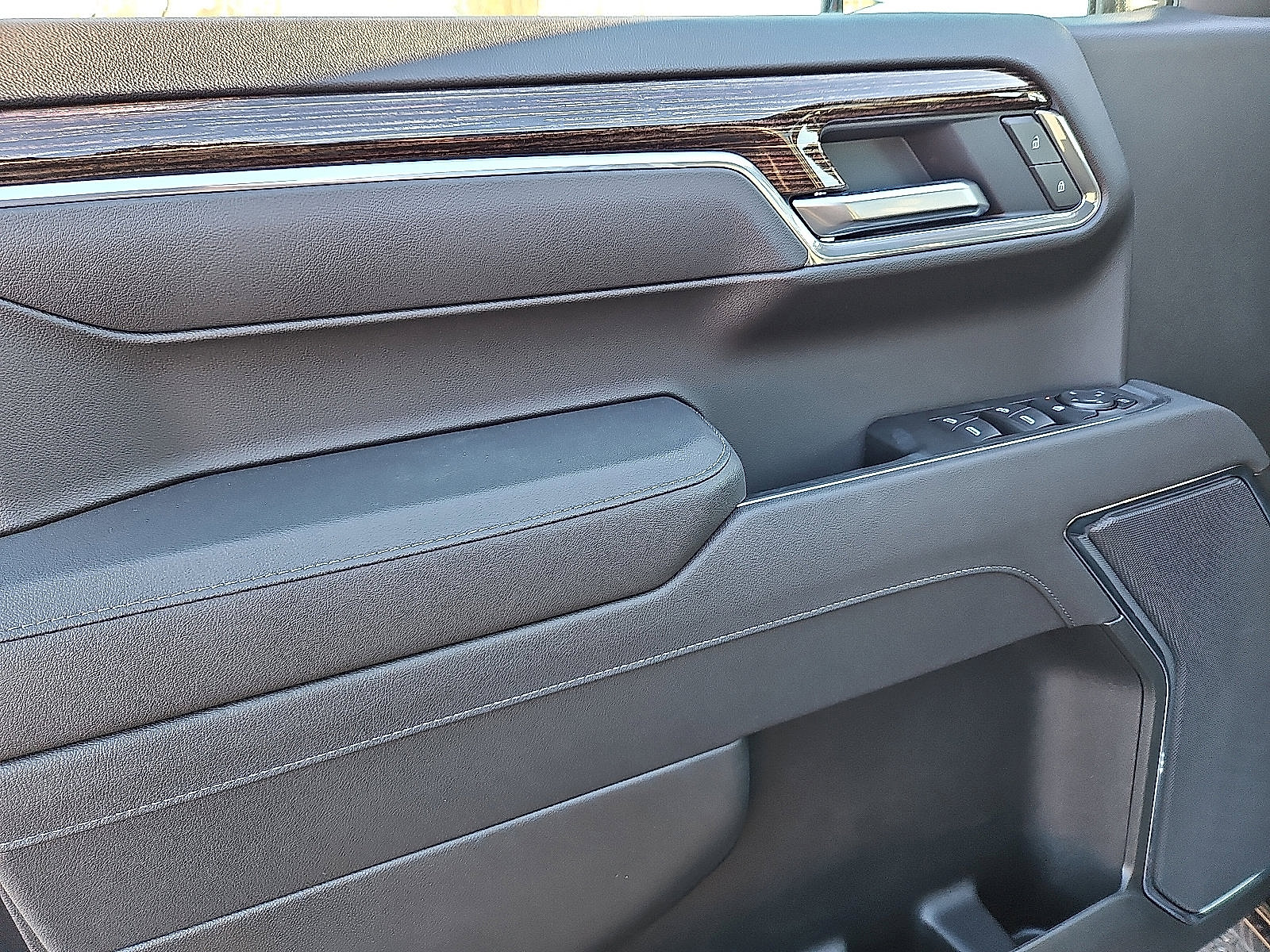 New 2026 GMC Sierra 1500 Elevation image 9