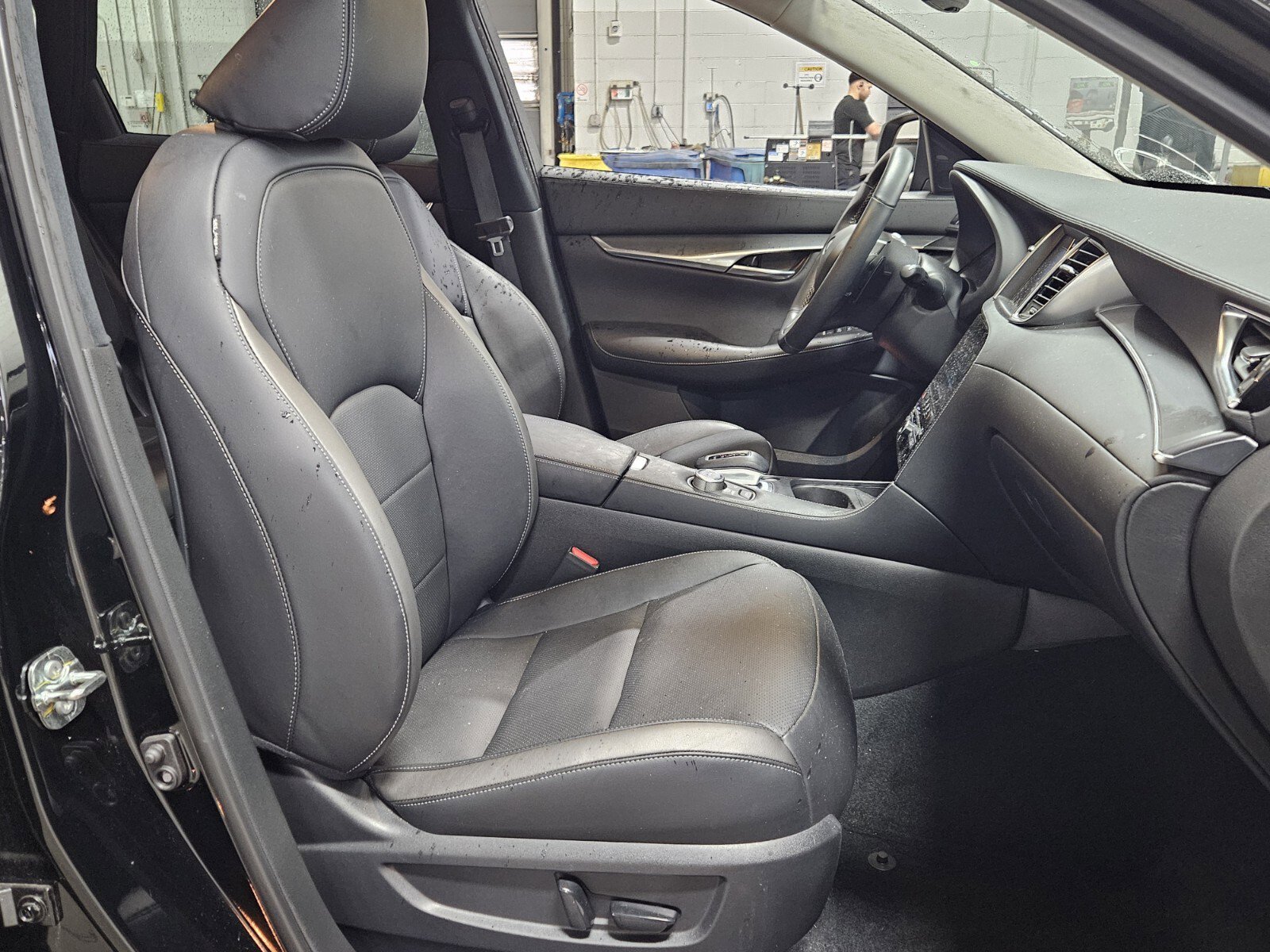 Certified 2025 INFINITI QX50 Luxe w/ Accent Package image 11