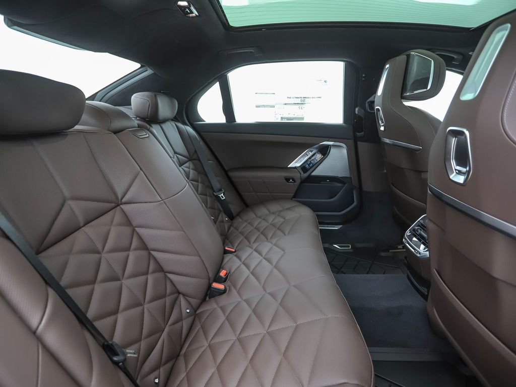 New 2026 BMW 740i xDrive w/ Premium Package image 28