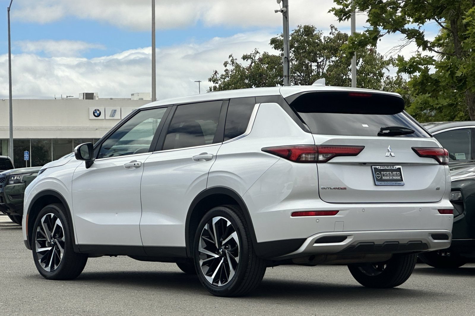 Used 2024 Mitsubishi Outlander AWD image 6