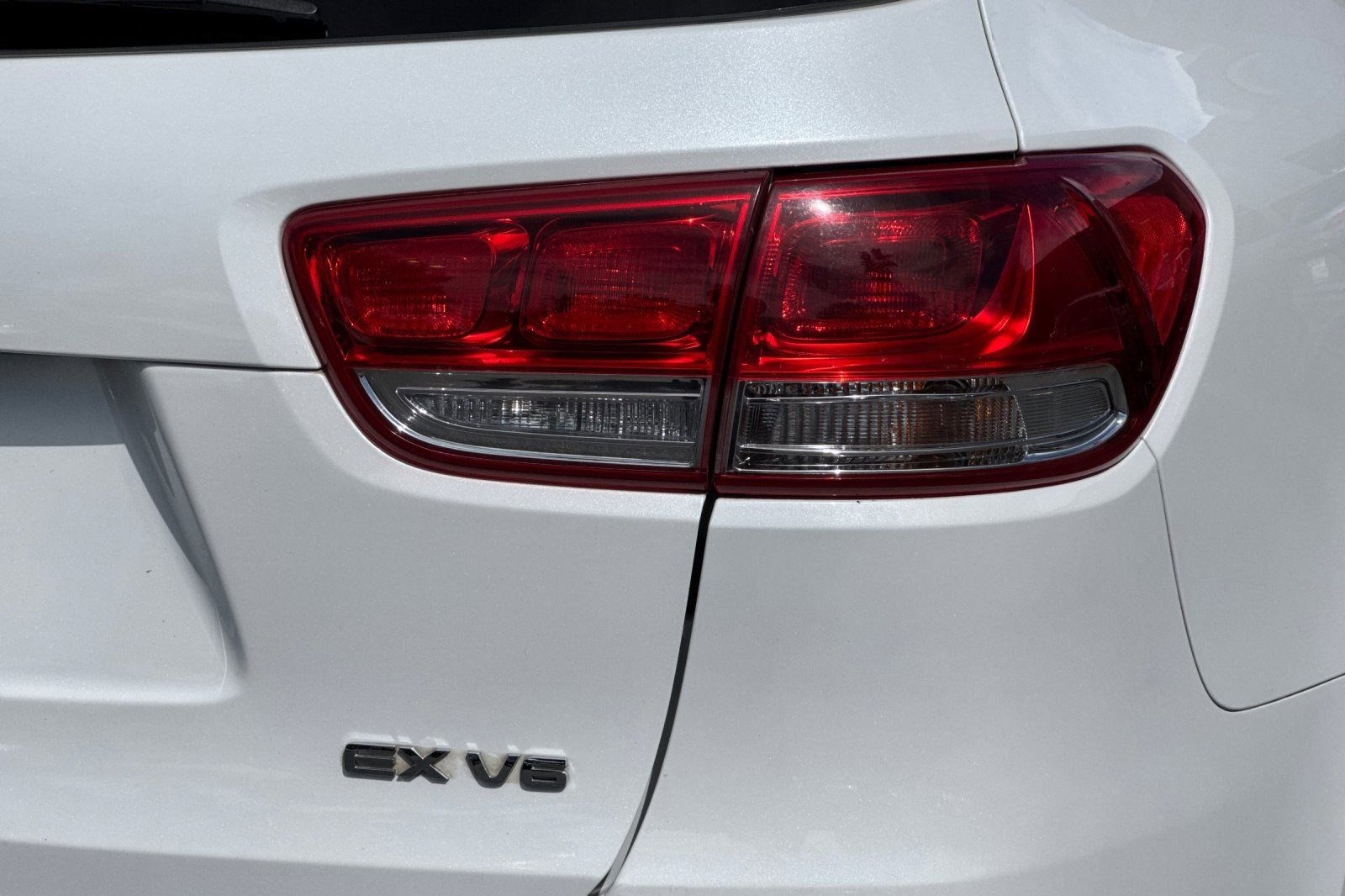 Used 2017 Kia Sorento EX w/ EX Advanced Touring Package image 11