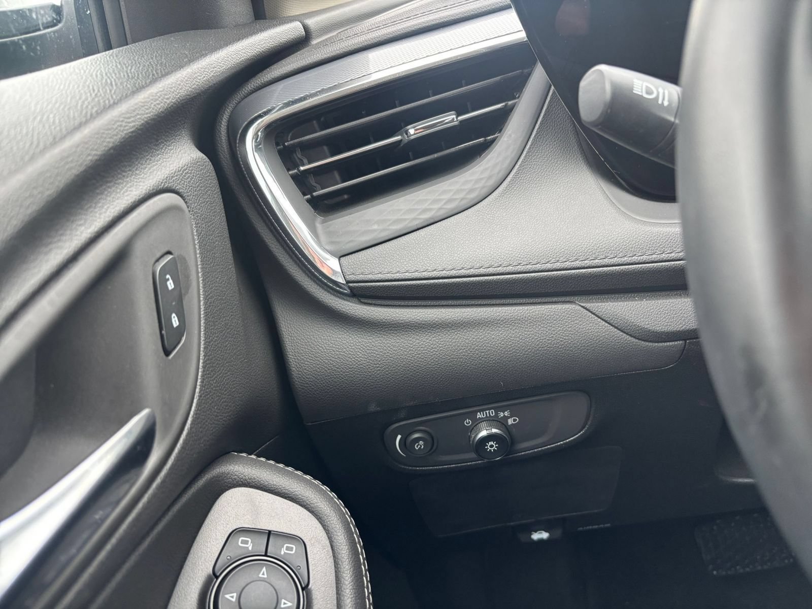 Used 2025 Buick Encore GX Preferred FWD image 33