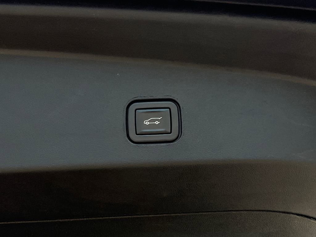 Used 2024 Cadillac Lyriq Luxury image 18