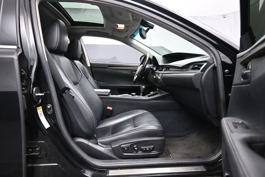 Used 2013 Lexus ES 350 w/ Luxury Pkg FWD image 25