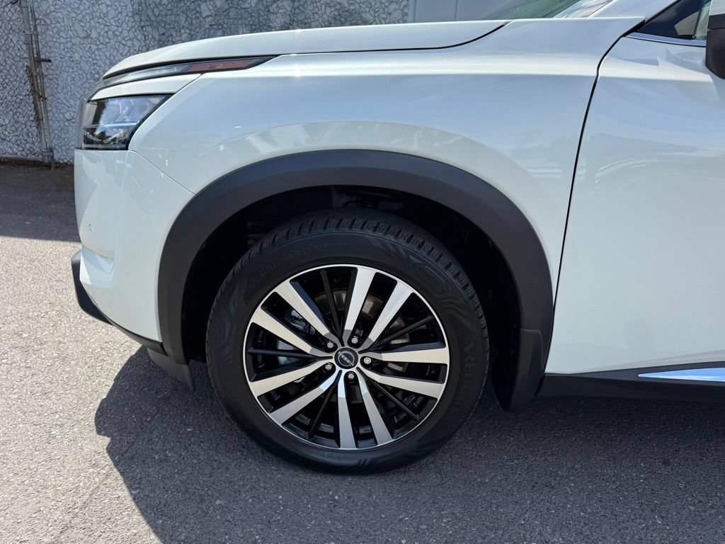 Certified 2023 Nissan Pathfinder Platinum AWD/4WD image 12