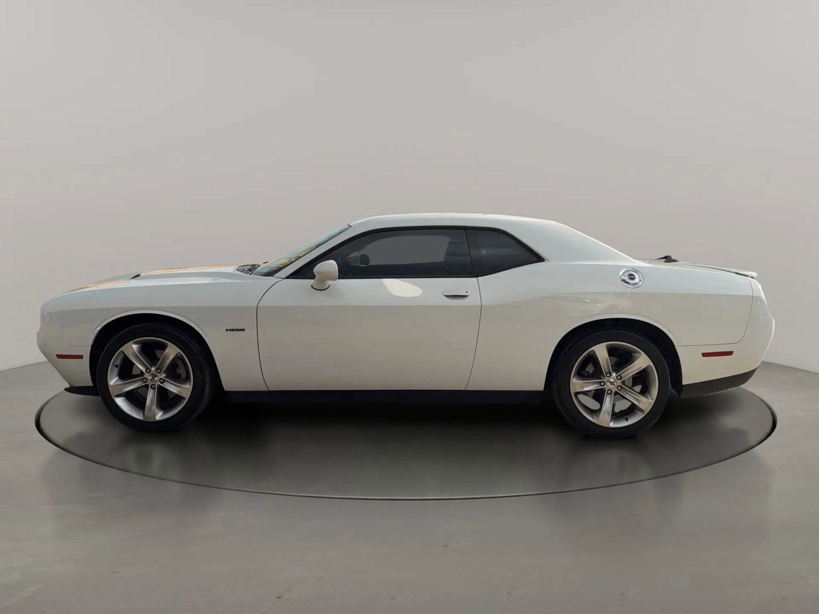 Used 2017 Dodge Challenger R/T w/ Driver Convenience Group RWD image 2