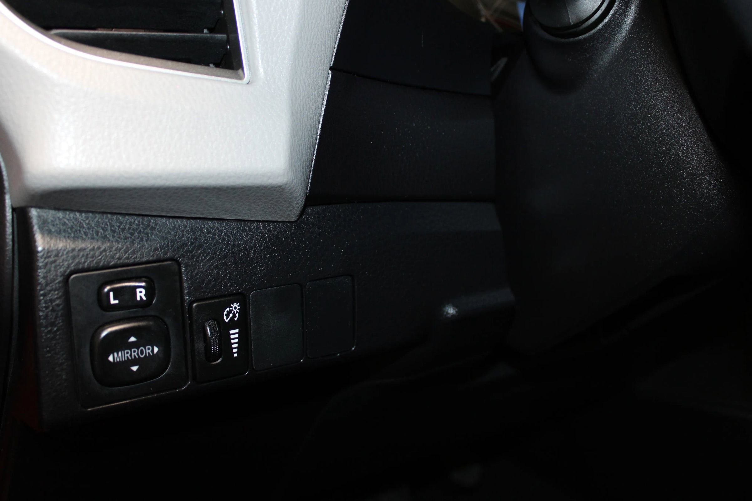 Used 2015 Toyota Corolla LE FWD image 19