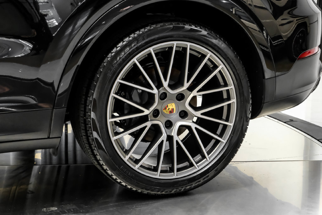 Used 2023 Porsche Cayenne S Platinum w/ Premium Package Plus AWD/4WD image 52