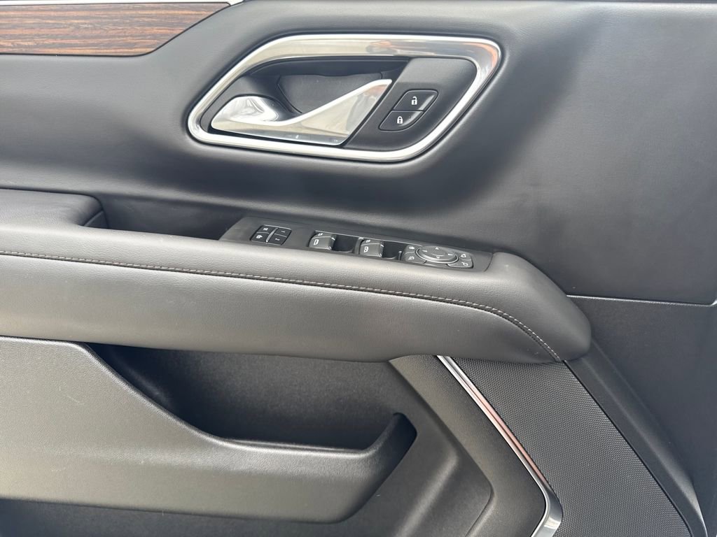 Used 2023 Chevrolet Suburban High Country image 18