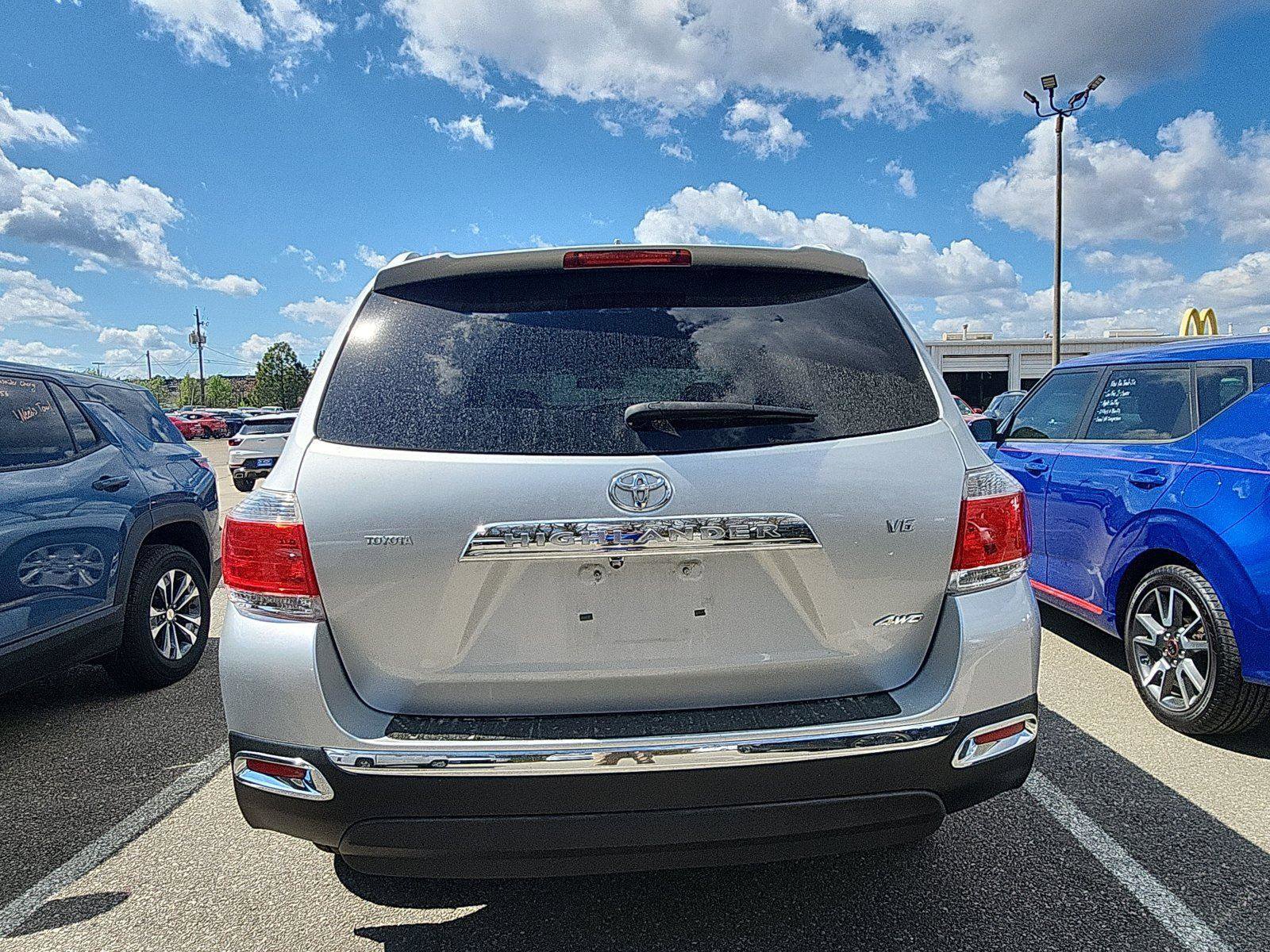 Used 2013 Toyota Highlander 4WD w/ Cold Weather Pkg image 3