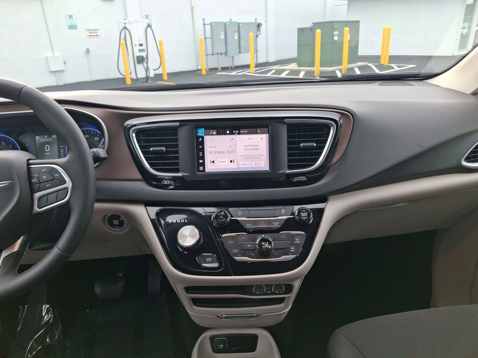 Used 2024 Chrysler Voyager LX image 11