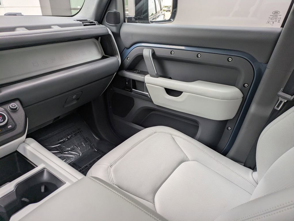 Used 2025 Land Rover Defender 110 S image 18