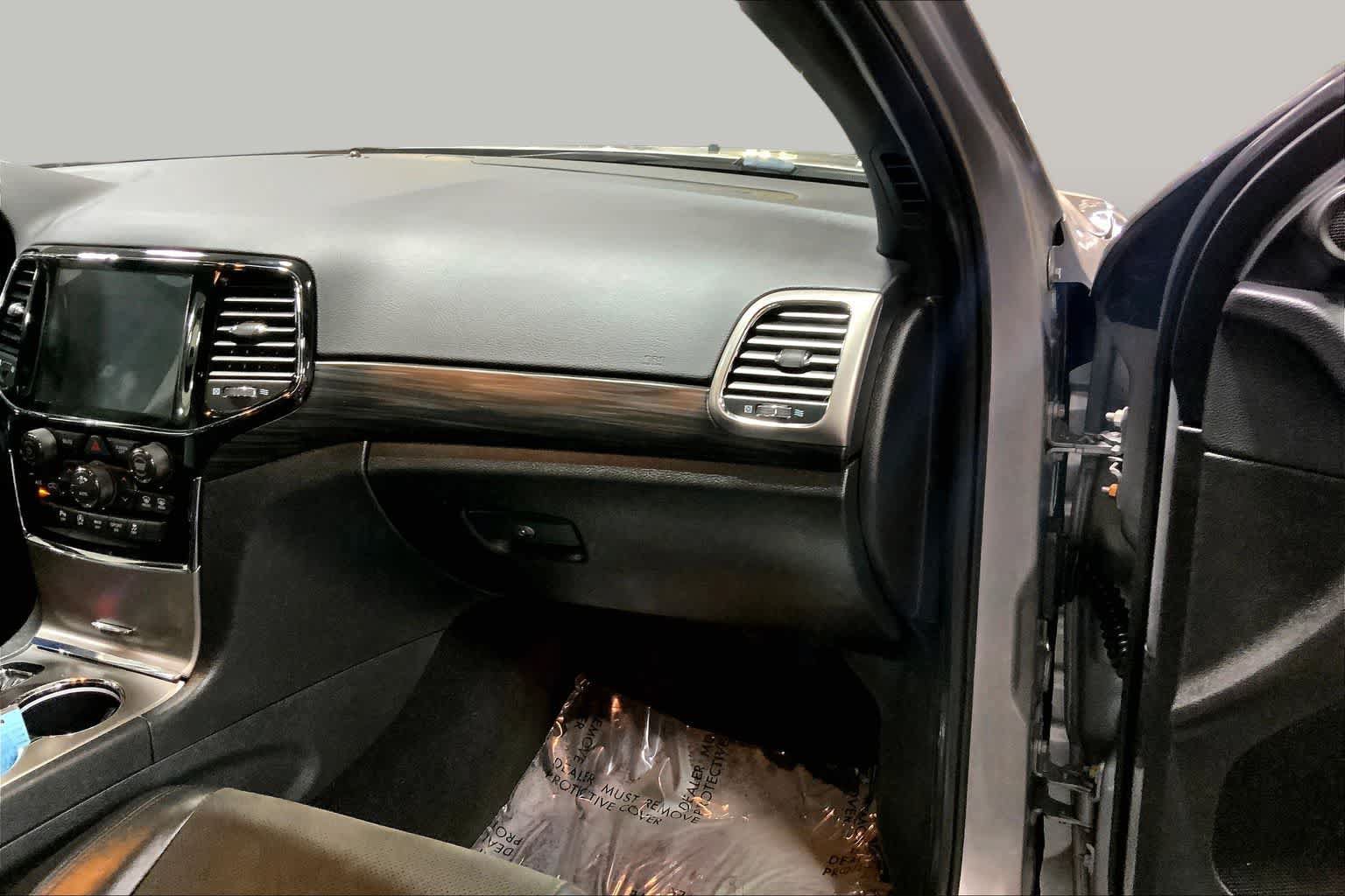 Used 2020 Jeep Grand Cherokee Altitude AWD/4WD image 19