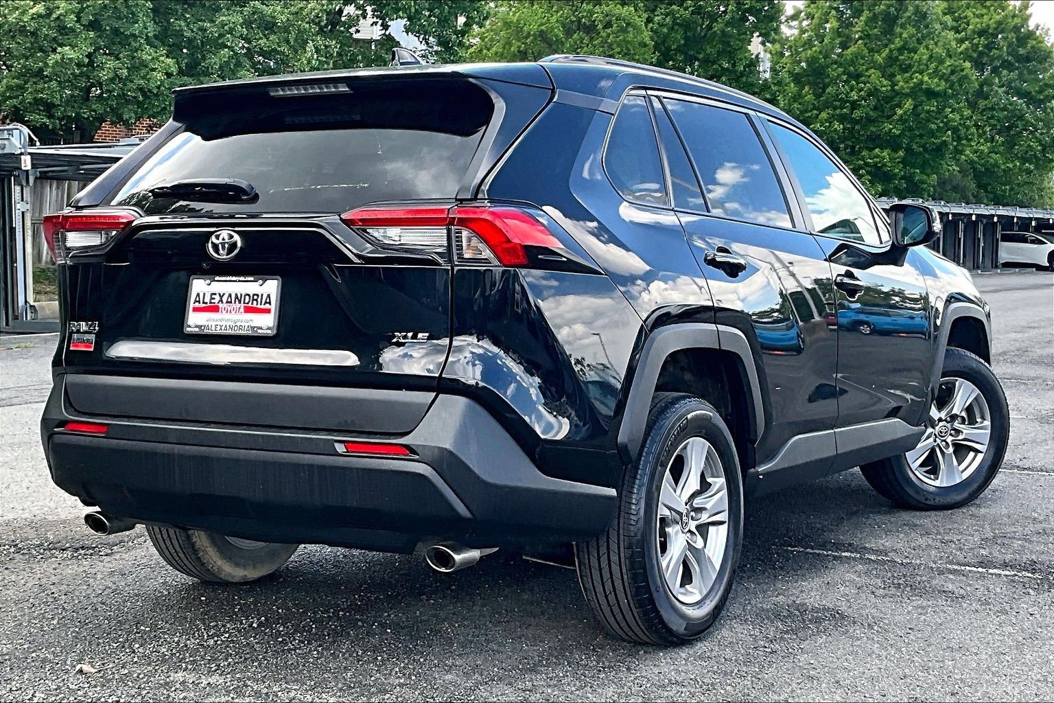 Used 2024 Toyota RAV4 XLE FWD image 12