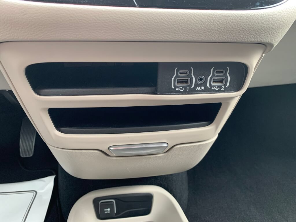 Used 2023 Chrysler Pacifica Touring-L FWD image 18