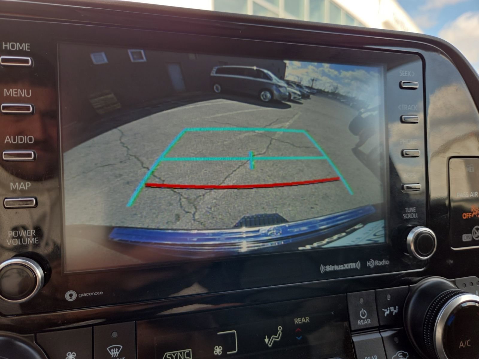 Used 2022 Toyota Highlander XLE image 29