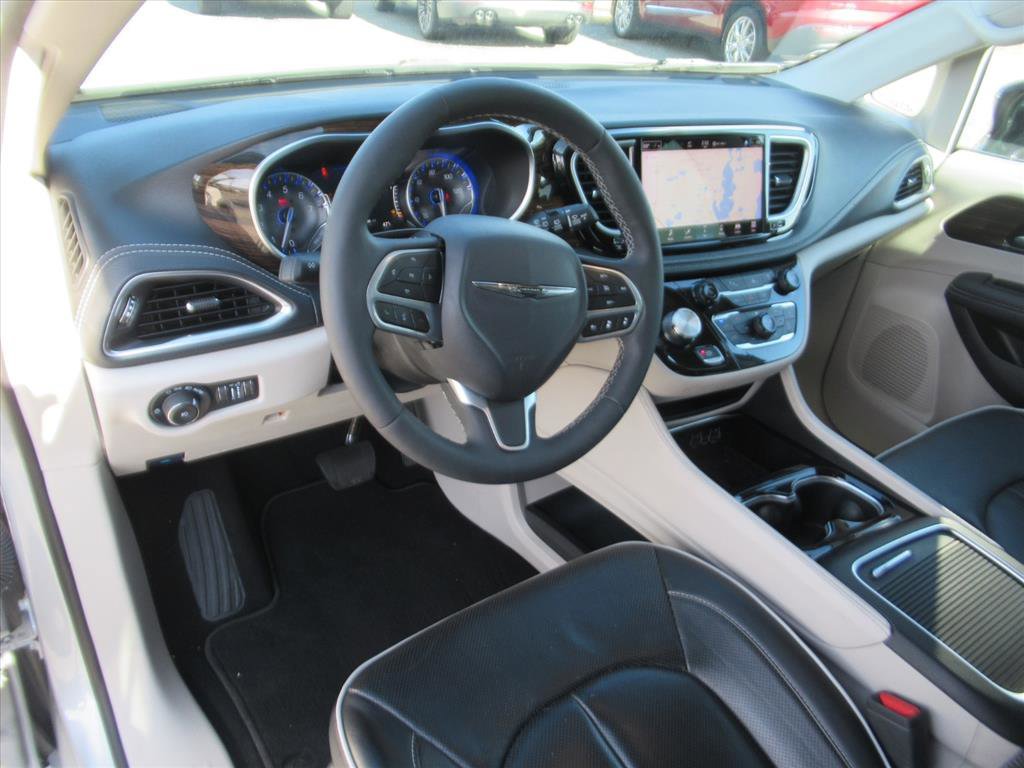 Used 2024 Chrysler Pacifica Limited image 14