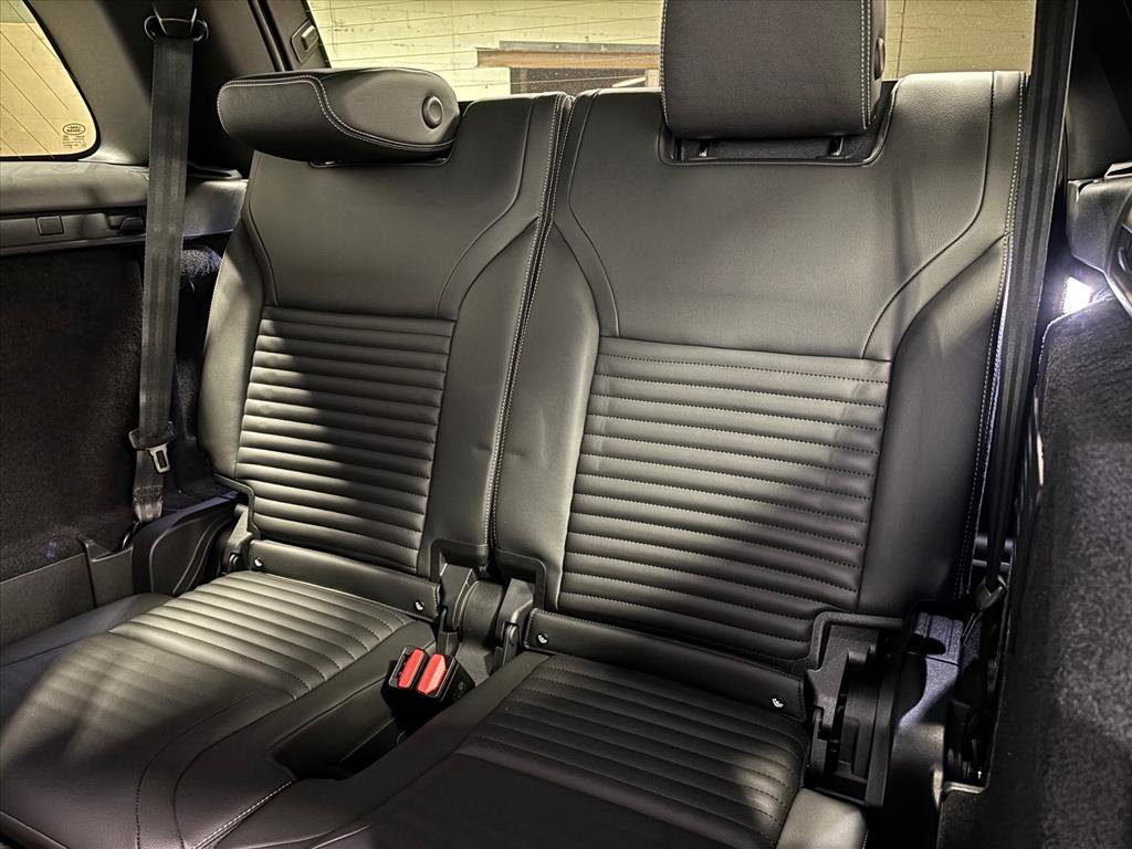 New 2026 Land Rover Discovery Limited Edition AWD/4WD image 26