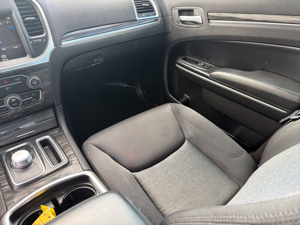 Used 2022 Chrysler 300 Touring w/ Sport Appearance Package RWD image 13