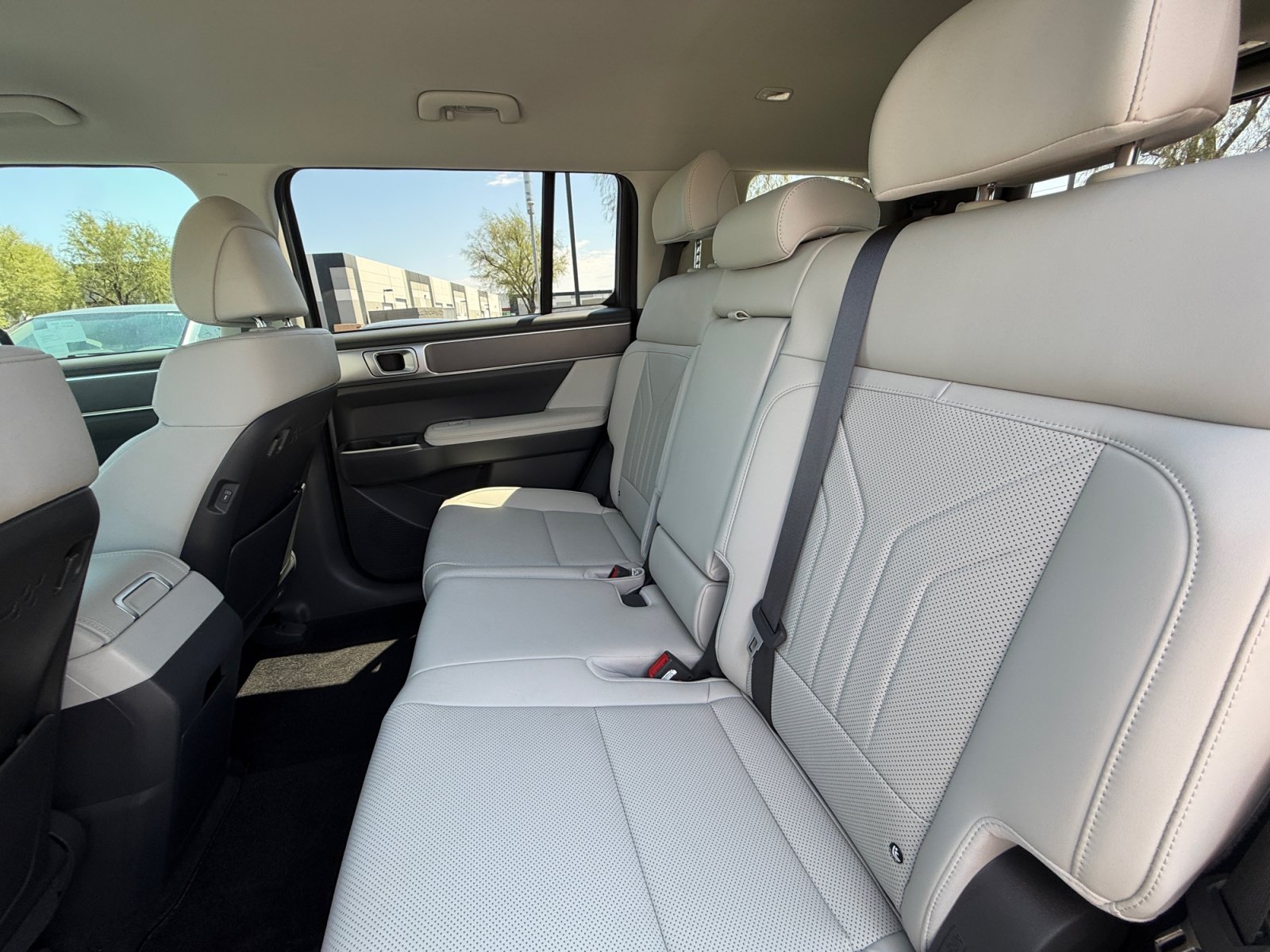 Used 2025 Hyundai Santa Fe SEL FWD image 17