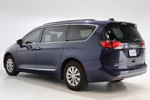 Used 2017 Chrysler Pacifica Touring-L FWD image 5