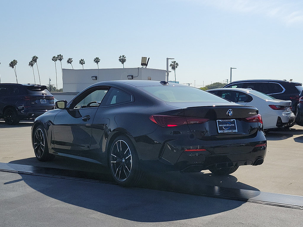 New 2026 BMW M440i Coupe RWD image 2