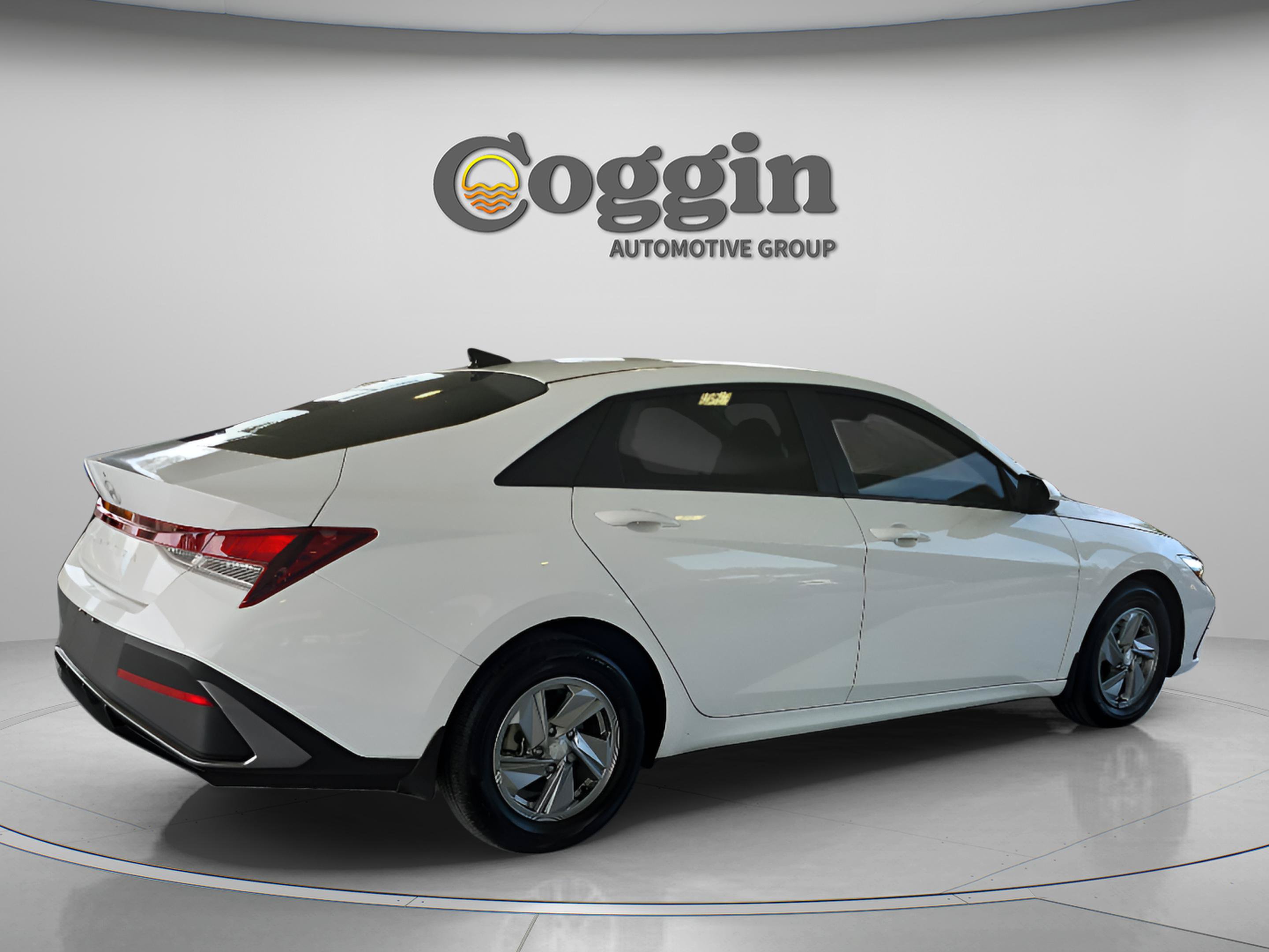 Used 2025 Hyundai Elantra SE FWD image 5