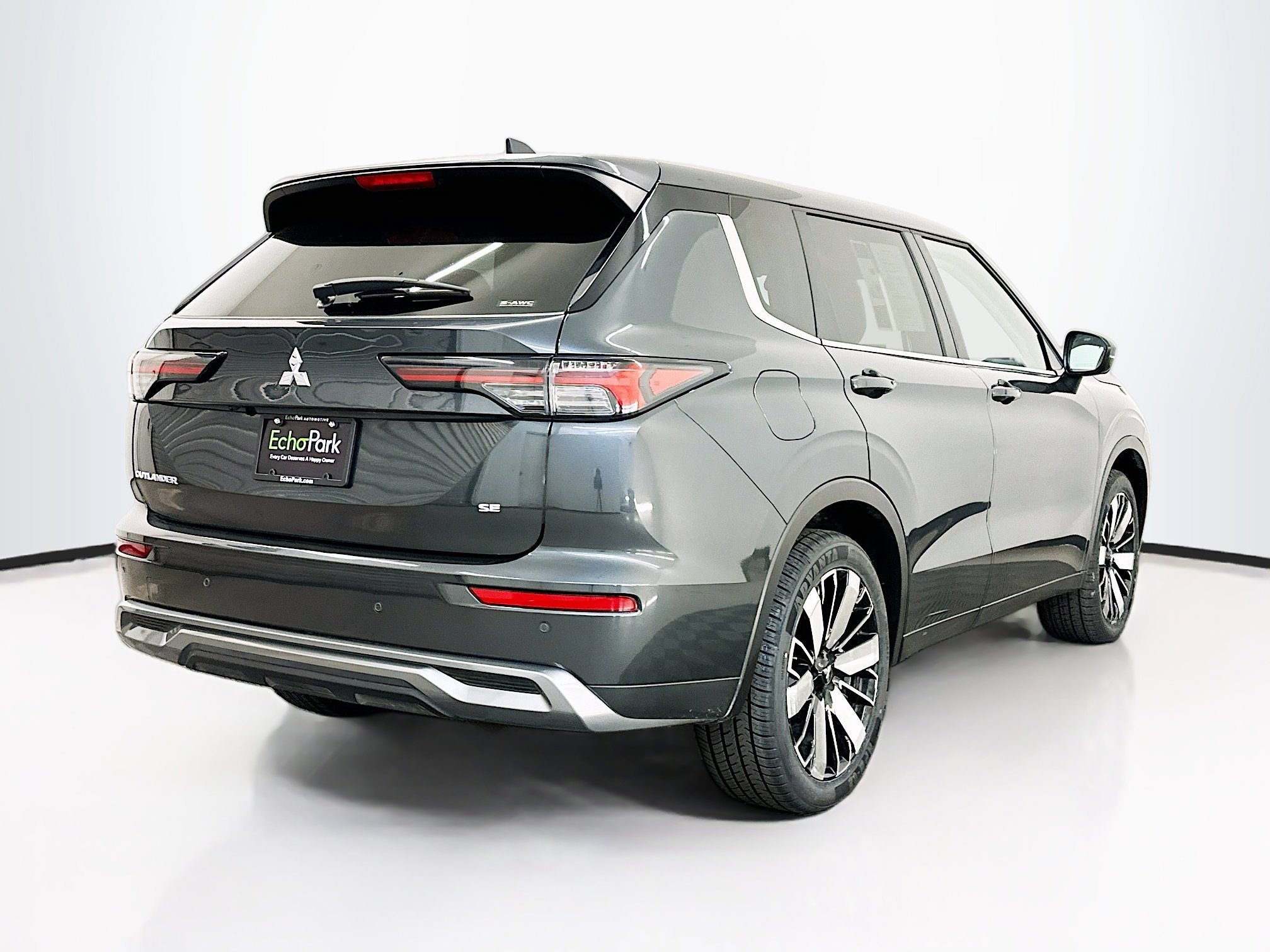 Used 2025 Mitsubishi Outlander SE image 9