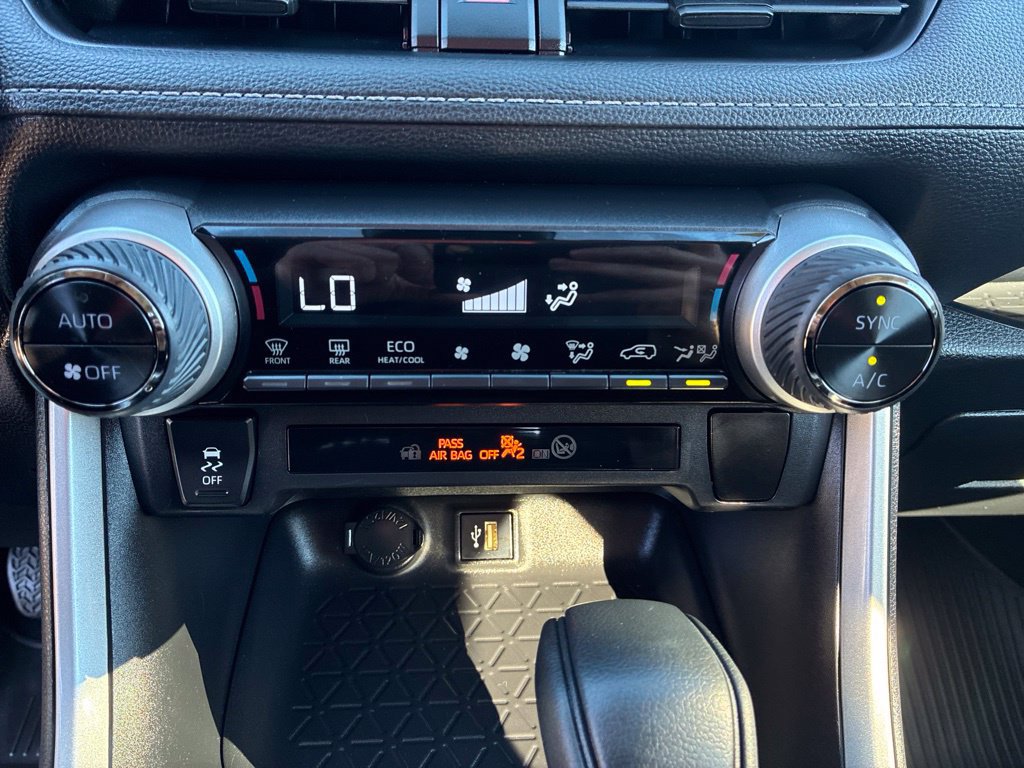 Used 2024 Toyota RAV4 LE AWD/4WD image 25