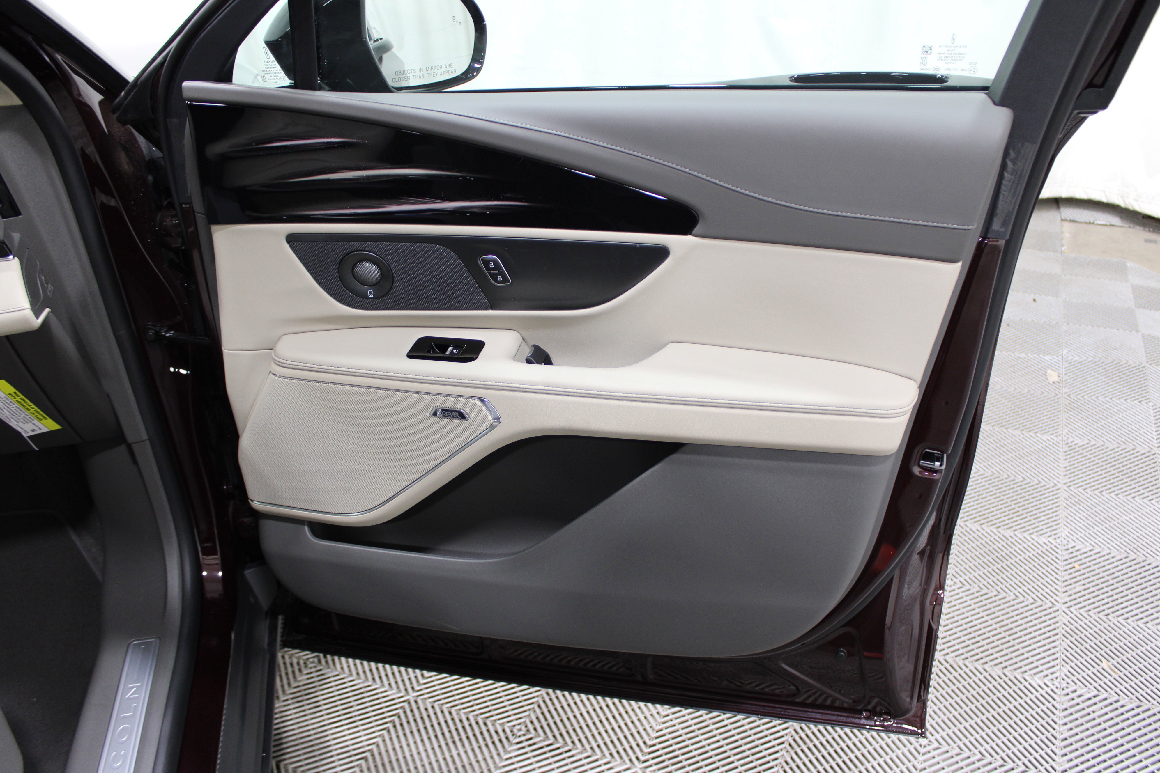Used 2025 Lincoln Nautilus Reserve AWD/4WD image 23