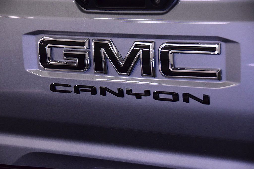 Used 2026 GMC Canyon AT4 w/ Technology Plus Package image 12