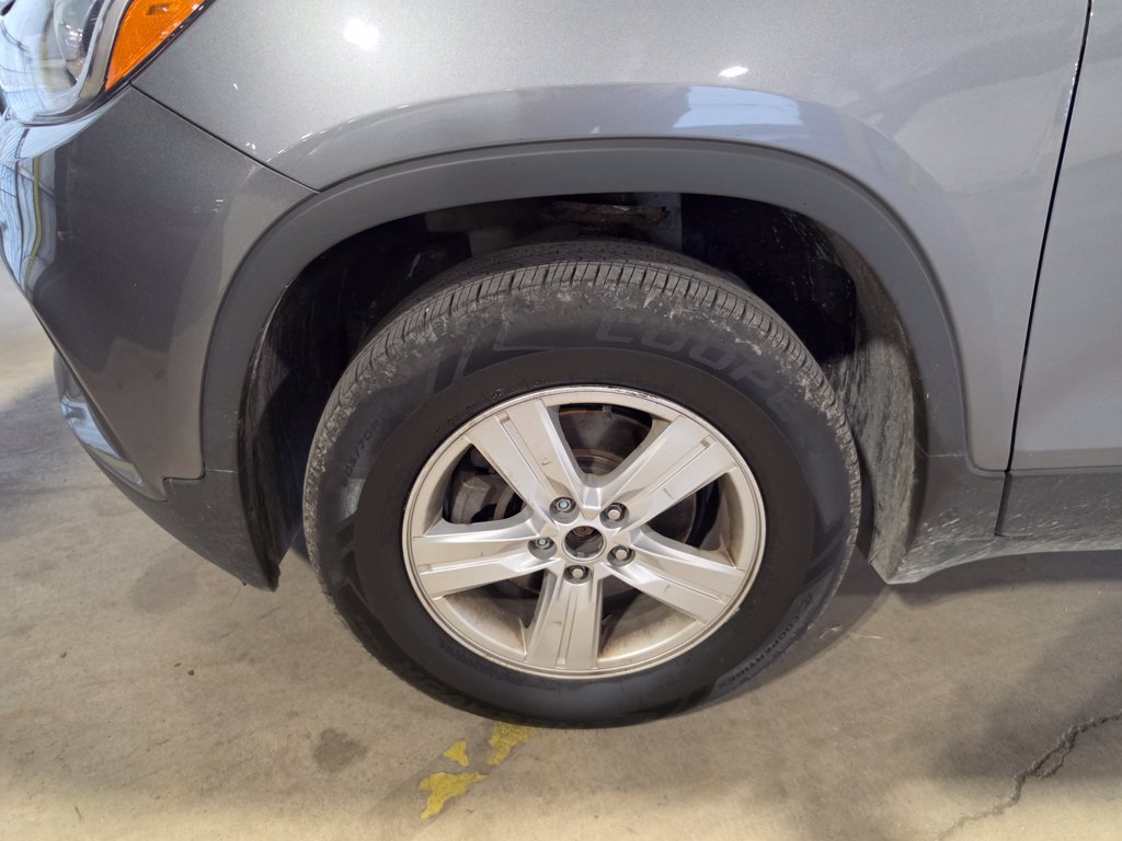 Used 2020 Chevrolet Trax LT w/ LT Convenience Package AWD/4WD image 4