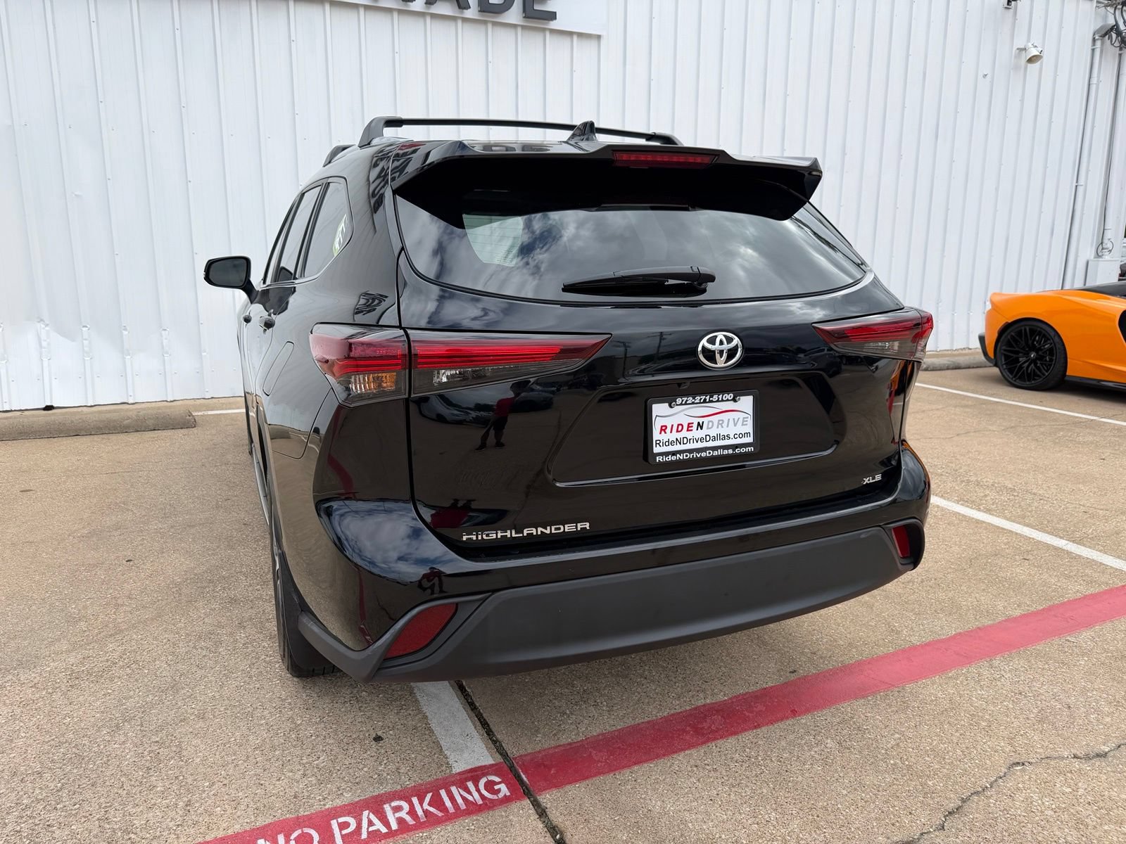 Used 2024 Toyota Highlander XLE FWD image 5