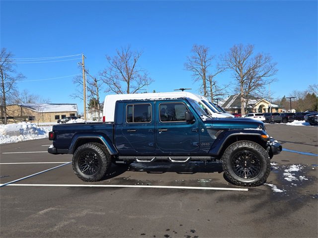 Used 2025 Jeep Gladiator Sport image 2