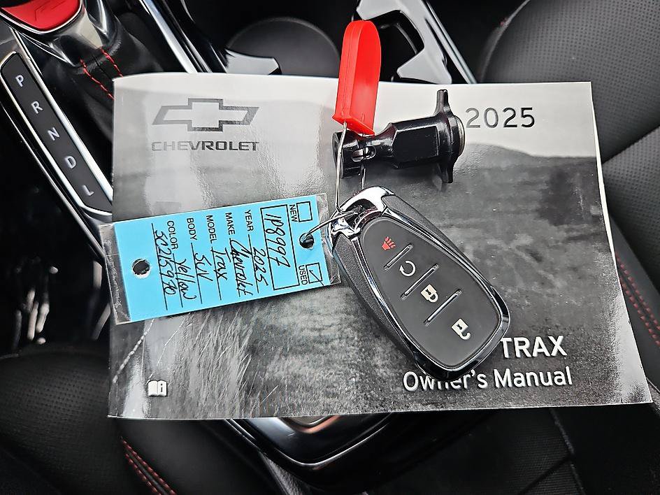 Used 2025 Chevrolet Trax RS w/ Driver Confidence Package FWD image 27