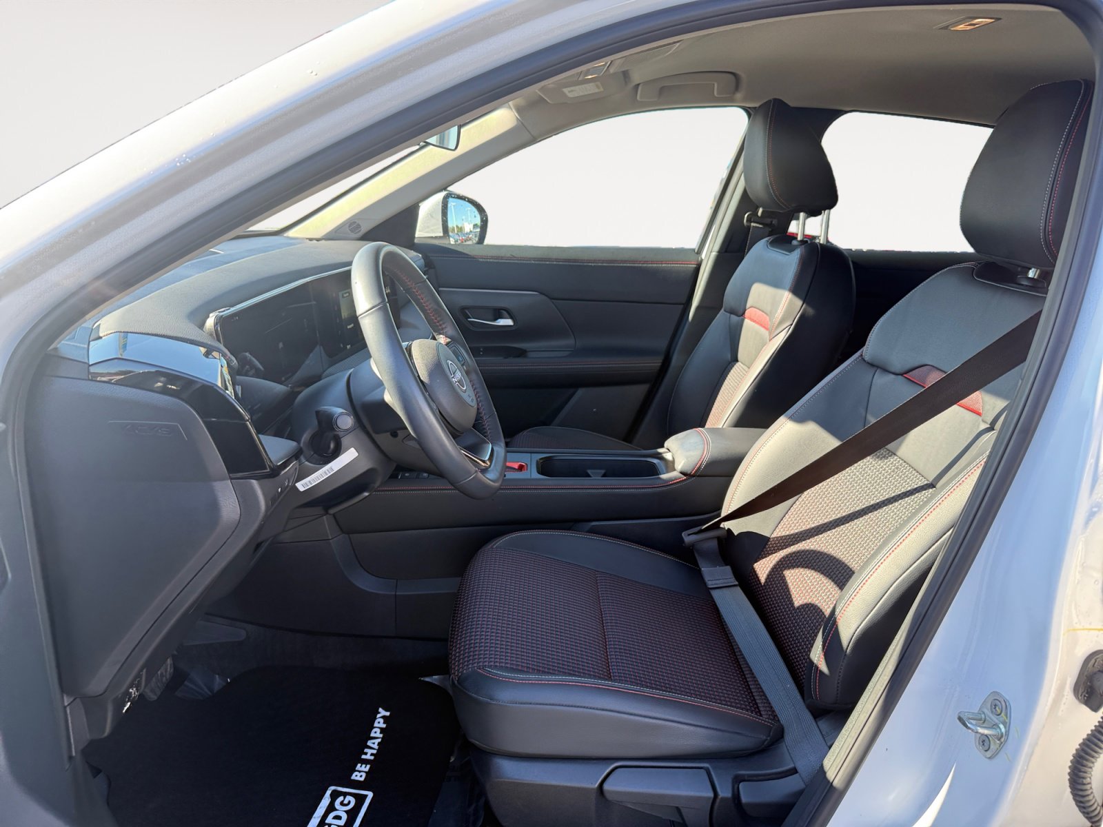 Used 2025 Nissan Kicks SR image 10