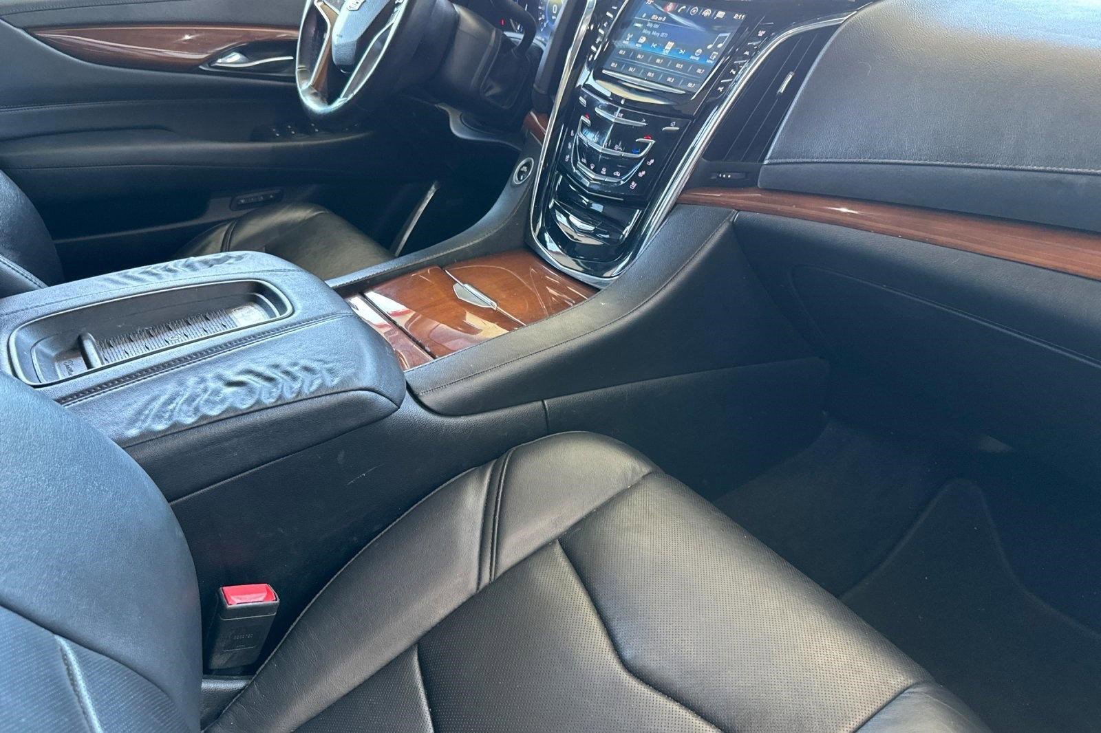 Used 2017 Cadillac Escalade Premium Luxury image 35