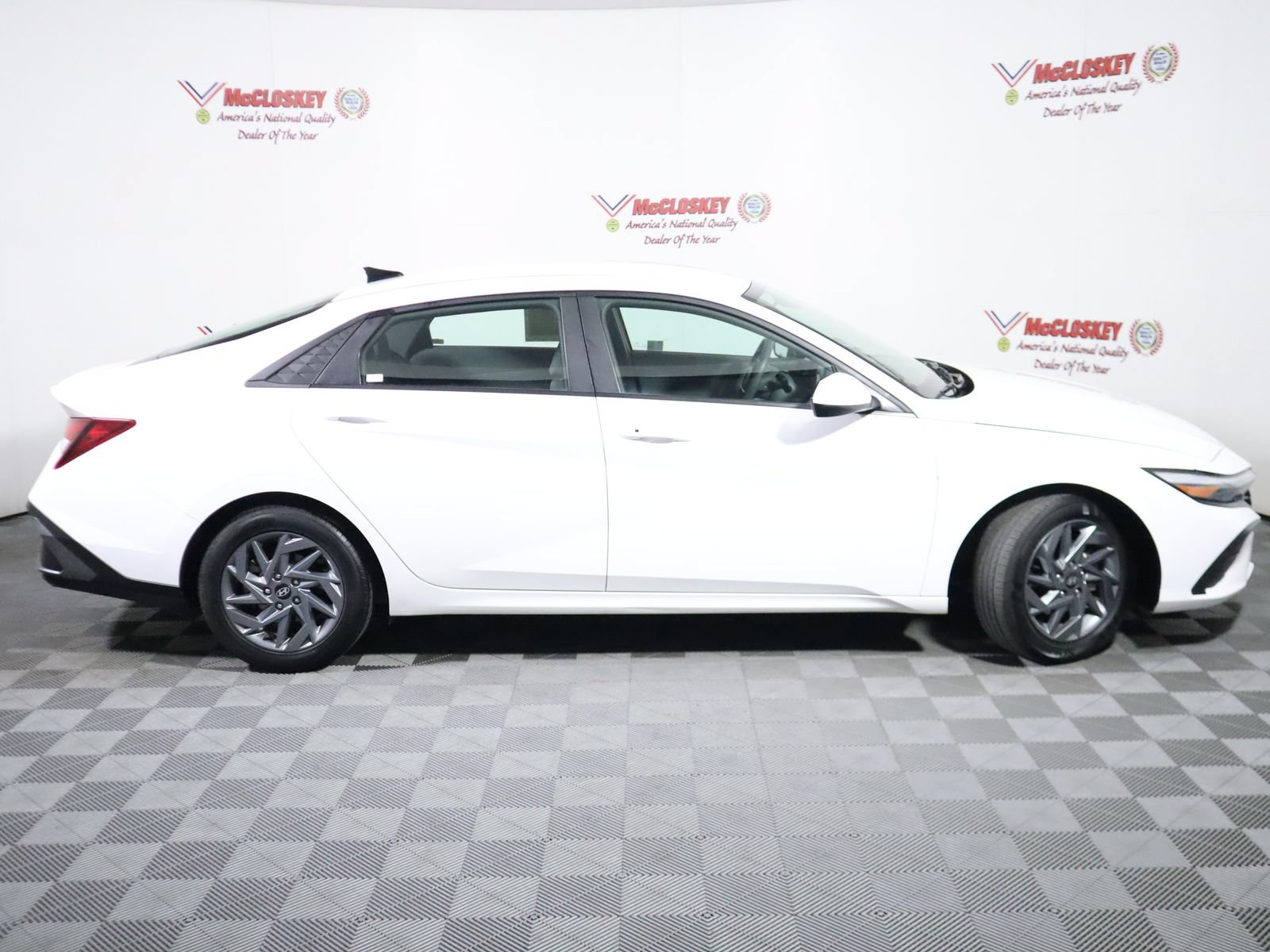 Used 2024 Hyundai Elantra SEL FWD image 3