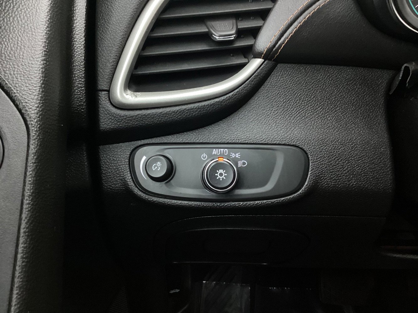 Used 2019 Chevrolet Trax LS image 40