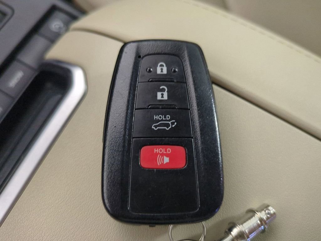 Used 2021 Toyota Highlander XLE image 39