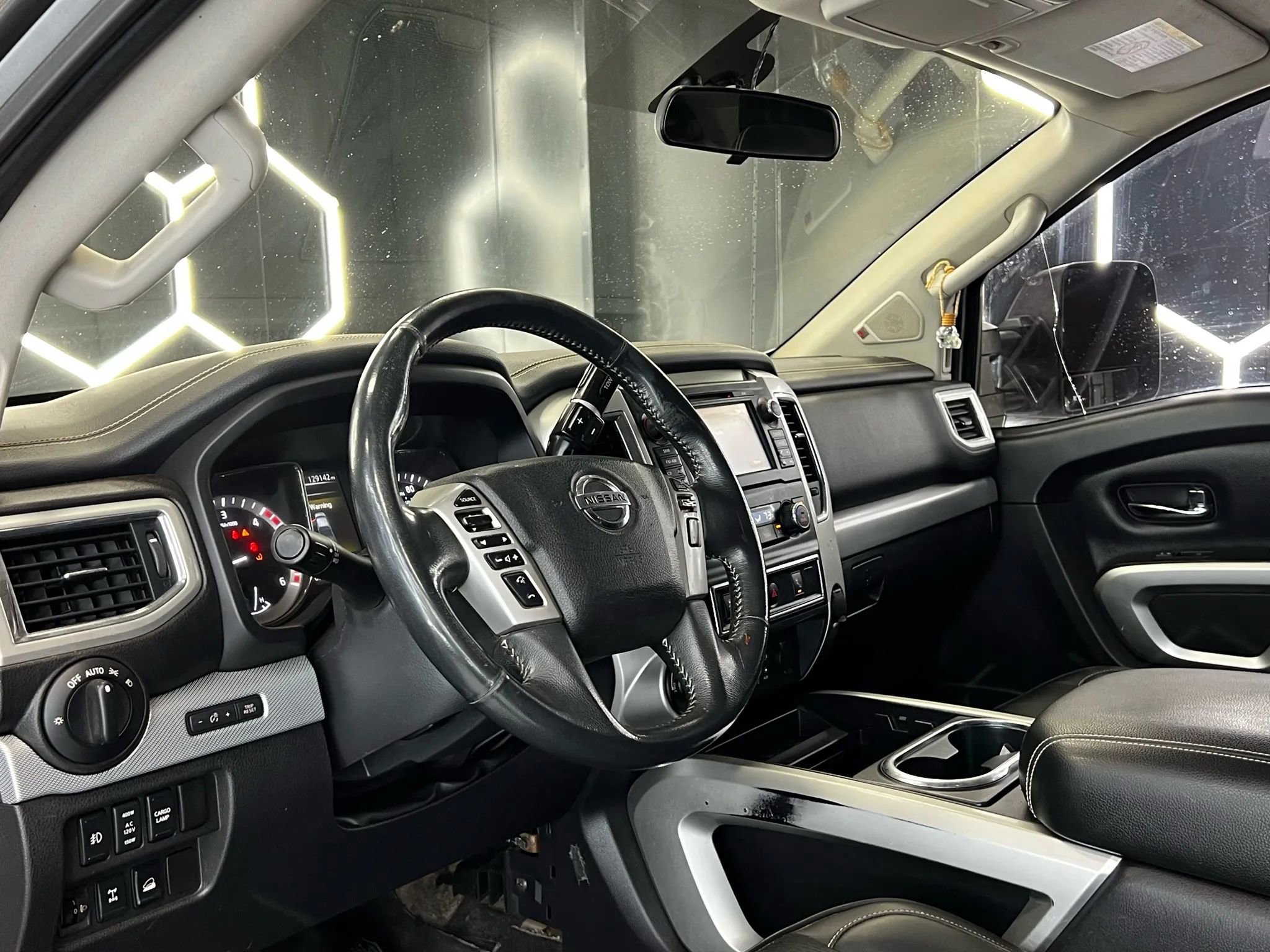 Used 2017 Nissan Titan PRO-4X AWD/4WD image 15