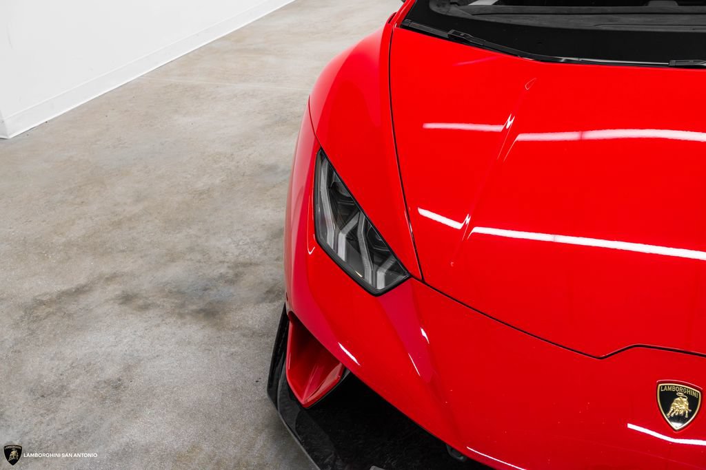 Used 2018 Lamborghini Huracan Performante AWD/4WD image 14