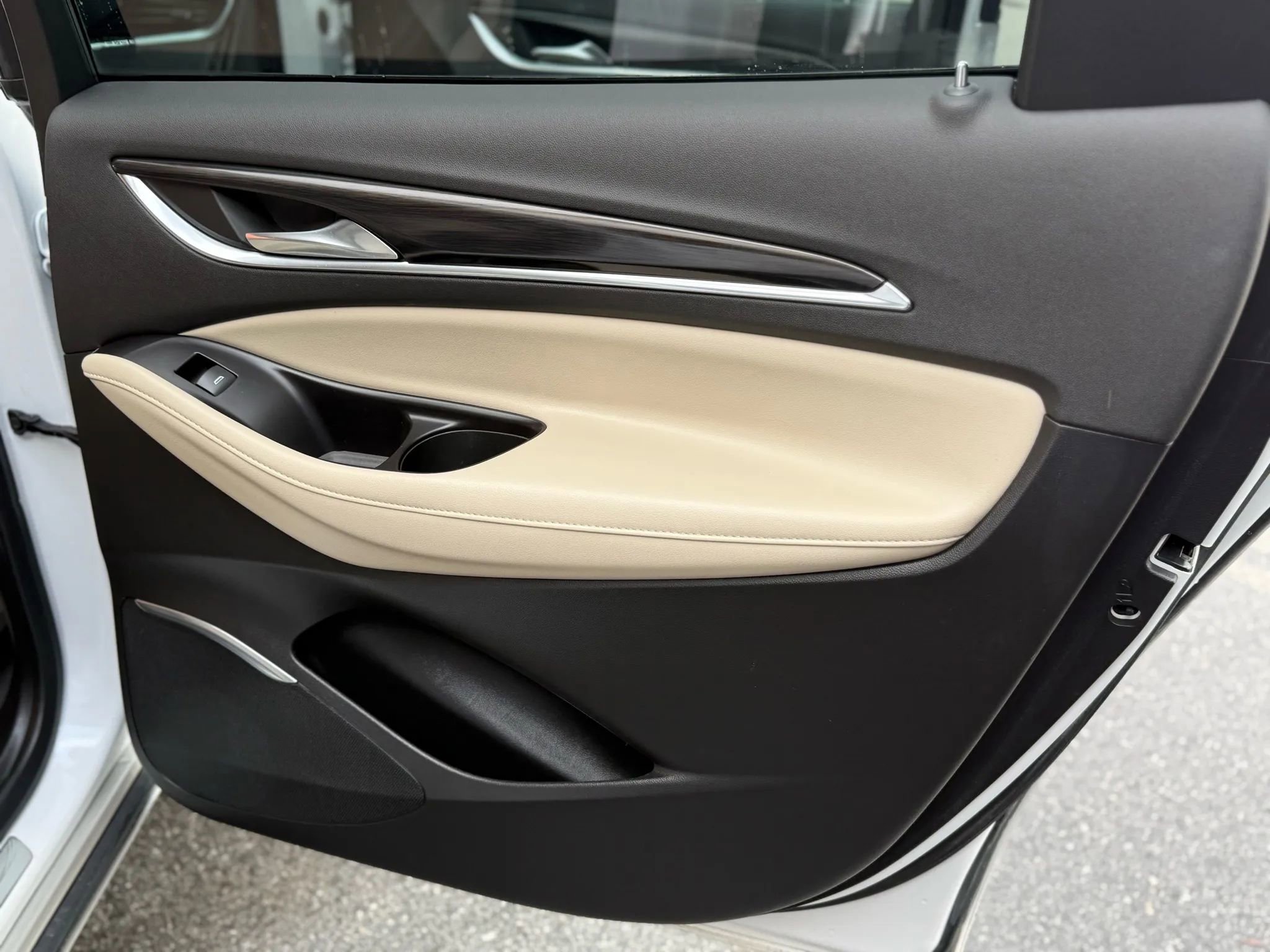 Used 2019 Buick Enclave Essence image 12